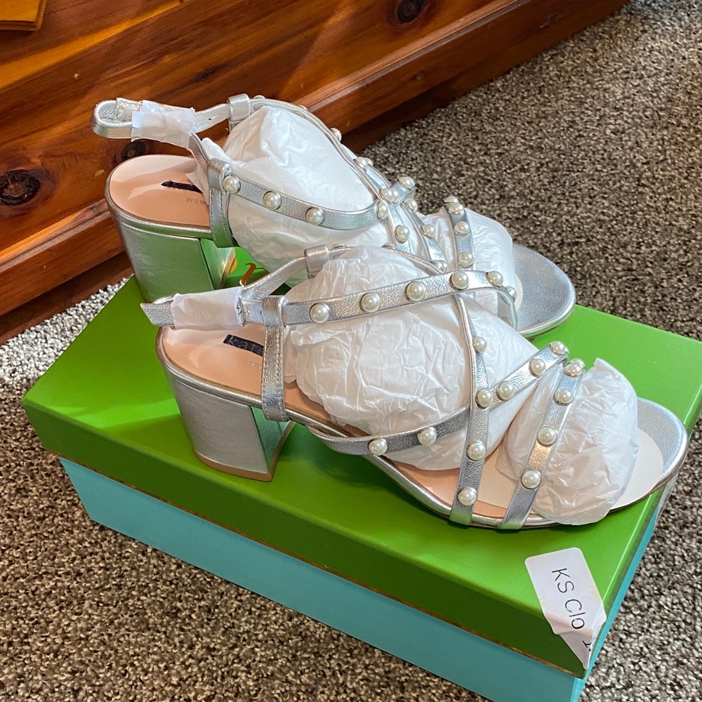 Kate Spade Wynn’s White Pearl-Embellished Silver Sandals 7.5
